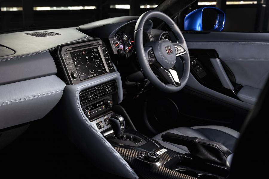Интерьер Nissan GT-R 50th Anniversary (R35) 2019 года  (AU) (фото 4 из 34)